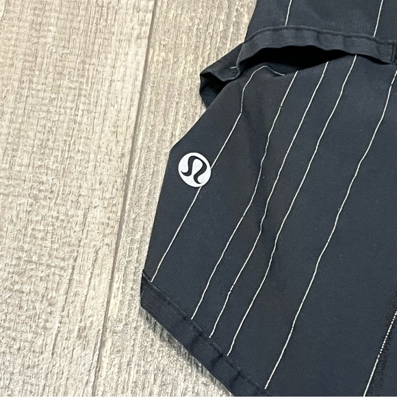 LULULEMON Run 2.5” Speed Short Low Rise Reflective Black Stripe Running 4 / XS - Picture 3 of 6